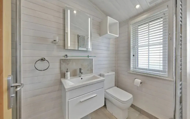 Host Stay Mahonia Lodge