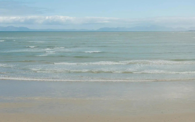 Luxurious Beach Front