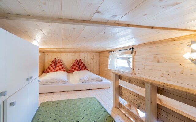 Cozy Chalet in Niedernsill near Lake