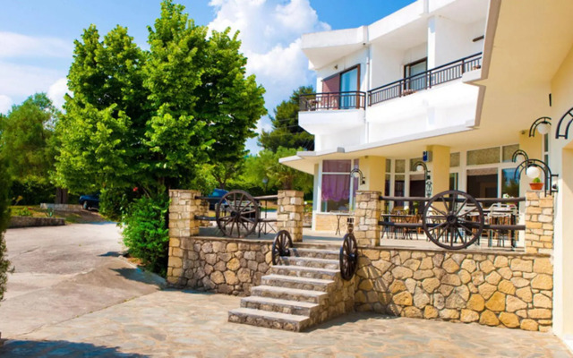Pashos Hotel