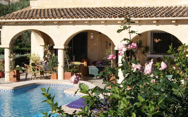 Lovely Holiday Home in Finestrat with Swimming Pool