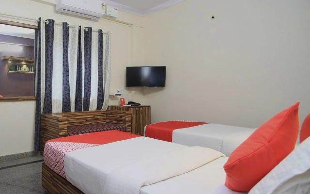 OYO 10321 Century Residency