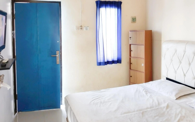 OYO 588 Richmond Guest House – Guest Rooms – Cirebon