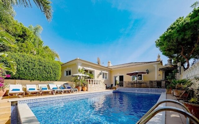Villa With 4 Bedrooms in Almancil, With Private Pool, Enclosed Garden and Wifi - 5 km From the Beach