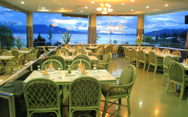 Danau Toba International Cottage