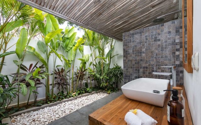 Luxury 4 Bedroom Villa With Private Pool, Bali Villa 2067
