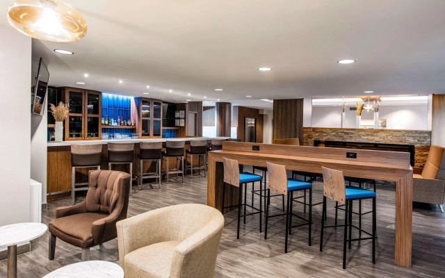 Clarion Hotel & Suites