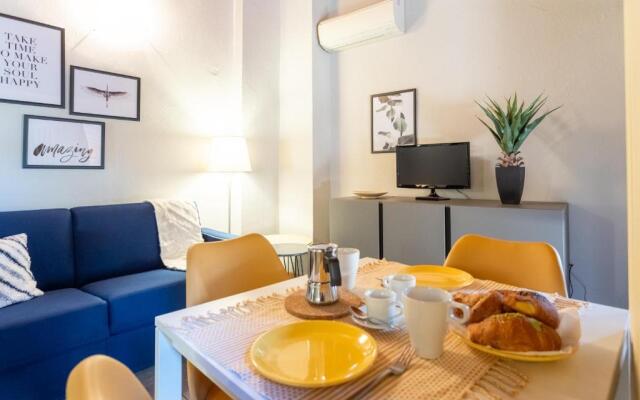 Blue Attic - Historical Como City Center by Rent All Como