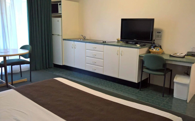 Mid City Motor Inn