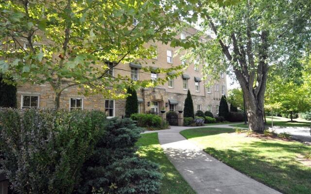 Biltmore Village Hideaway - 2 Br Condo