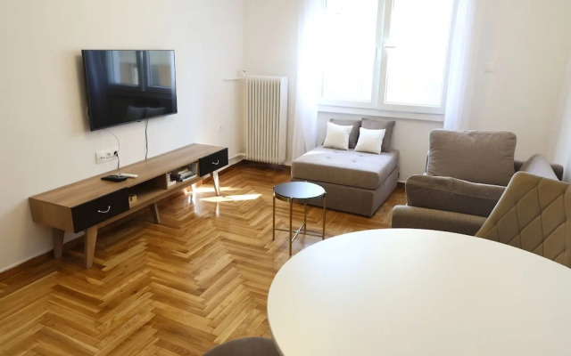 Serene & Stylish apt by GHH