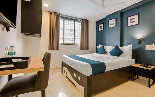 OYO SilverKey 76611 Nirsukh Palace