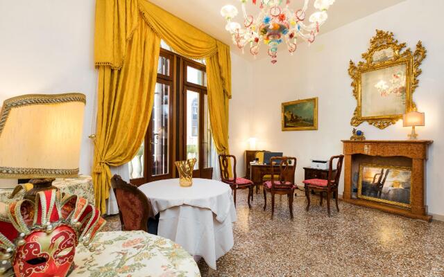 Luxury Venetian Rooms
