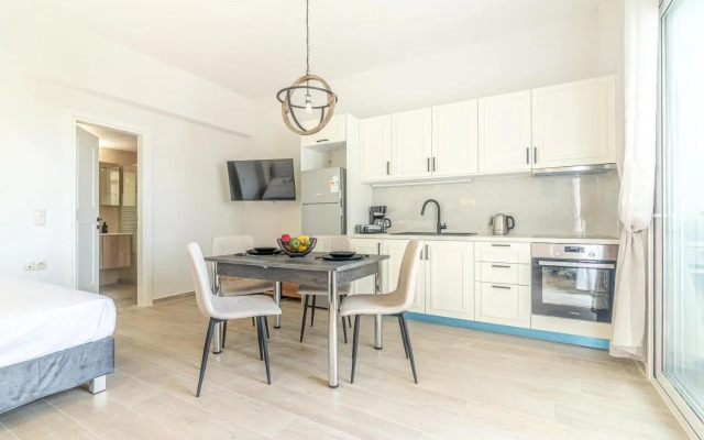 Elegant Suite 1 Near the Beach
