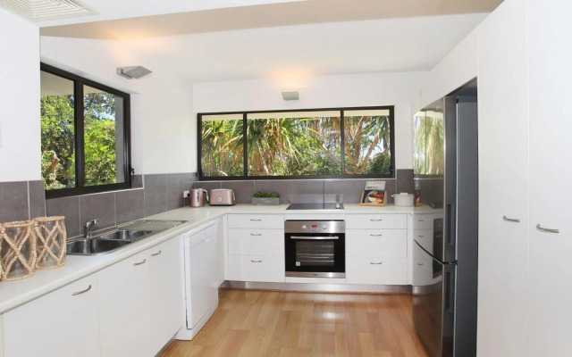 Windmill 4 - Two Bedroom Beachside Apartment on Parkyn Parade!