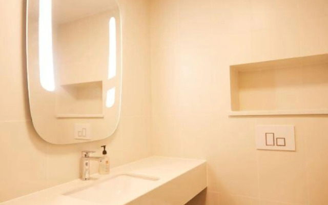 Ibis Hotel (Hebi east railway station store)