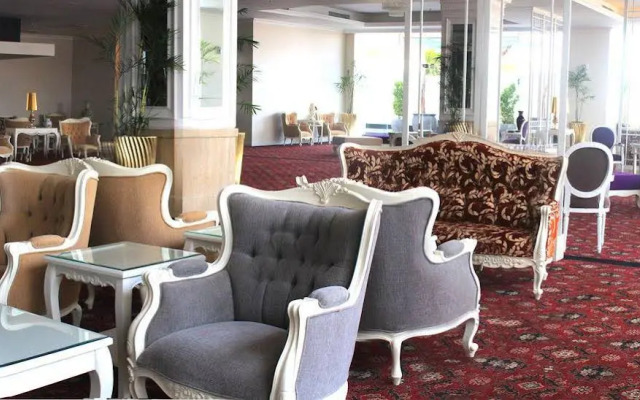 Golden Tulip Legacy Surabaya