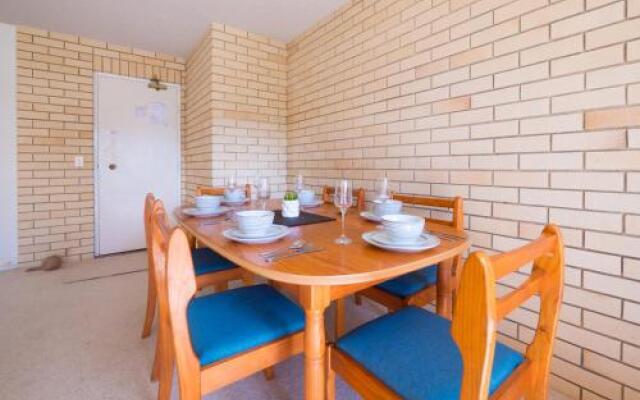 Golden Shores Unit 3, 21 Landsborough Parade