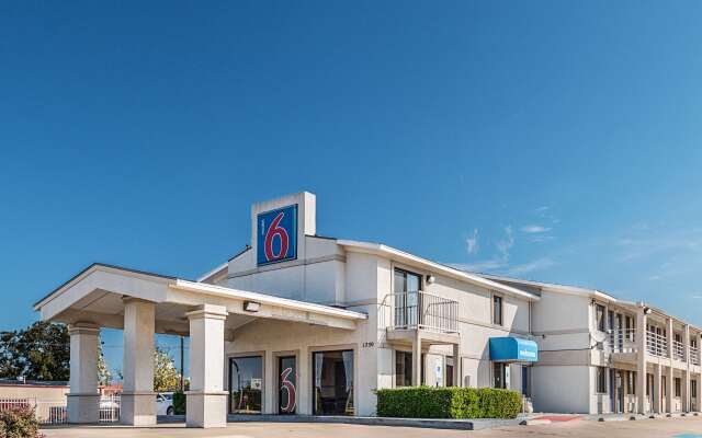 Motel 6 Lancaster, TX - DeSoto - Lancaster