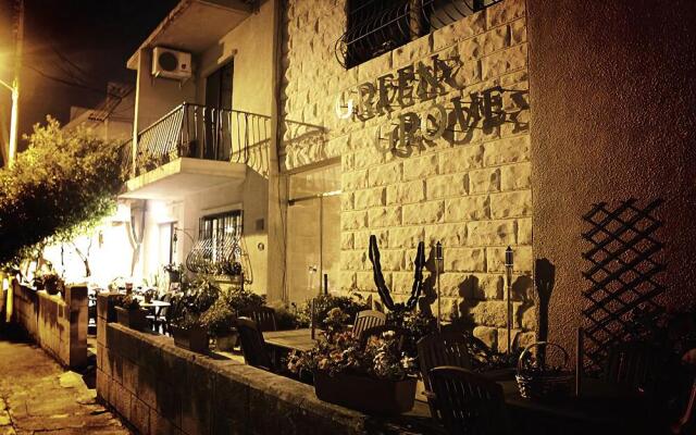 Green Grove Guest House