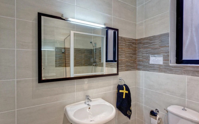 Spacious Seafront Apartment With Stunning Views