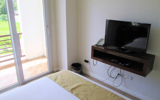 LOHAS Airport Hotel
