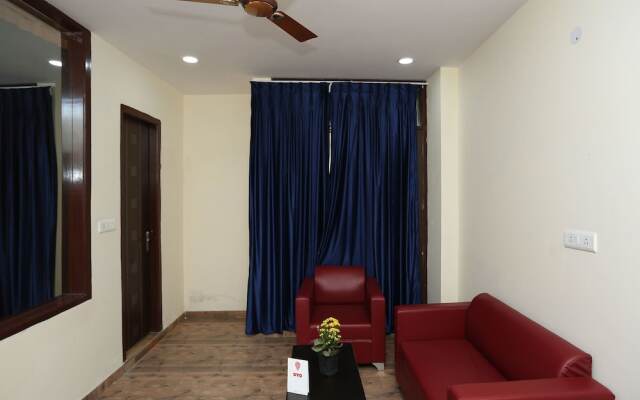 OYO 11952 Hotel Royal India