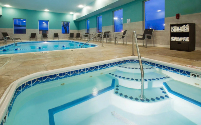 Holiday Inn Express & Suites Pekin (Peoria Area) by IHG