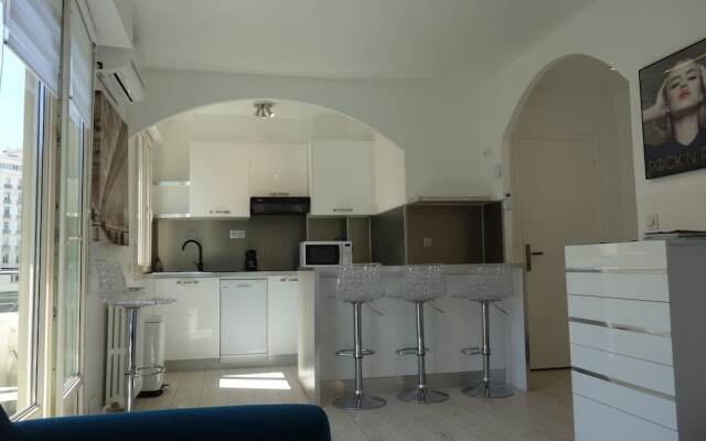 Welcome to Cannes - Latour Maubourg 3