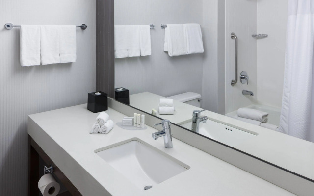 Courtyard by Marriott Alexandria Old Town/Southwest