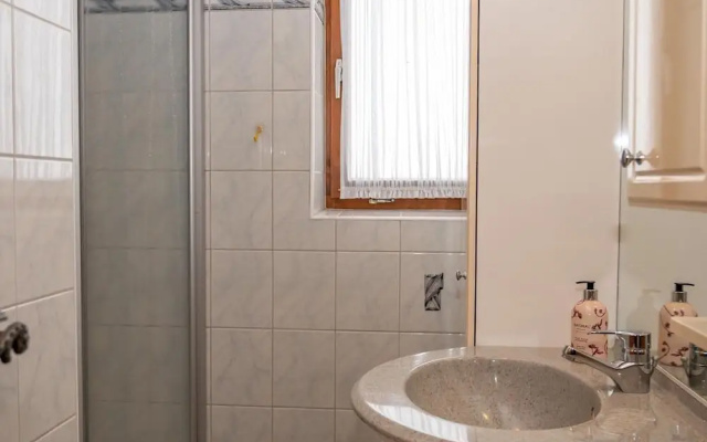 Holiday Flat with Pool Access