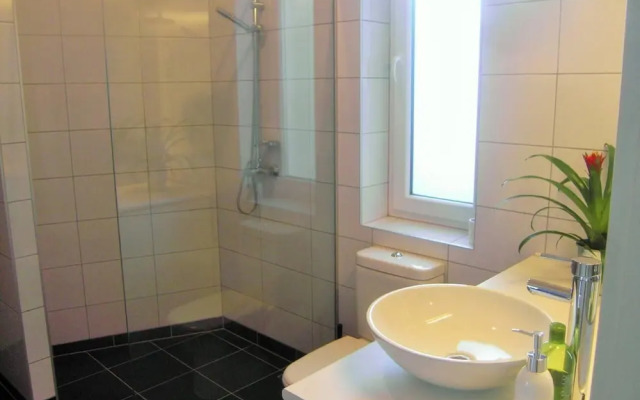 Spacious 1 Bed Basilica Apartment - With Balcony