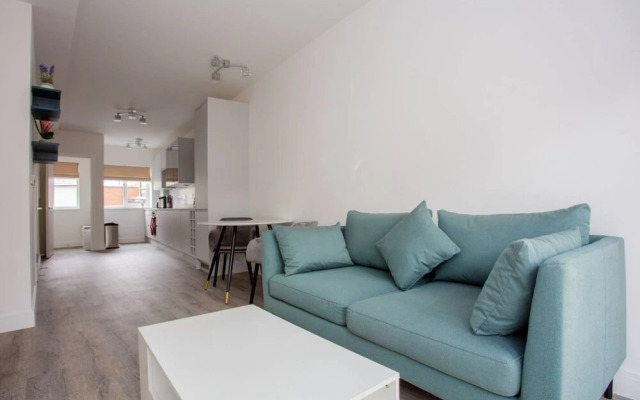 Bright 1 Bedroom Apartment in West London