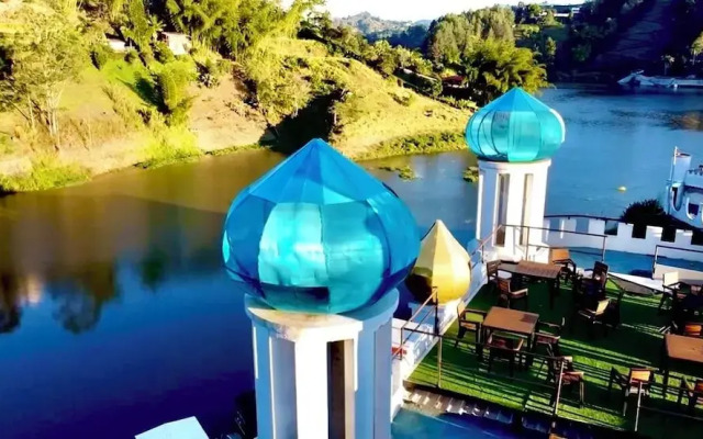 Hotel y Termales Castillo del Lago
