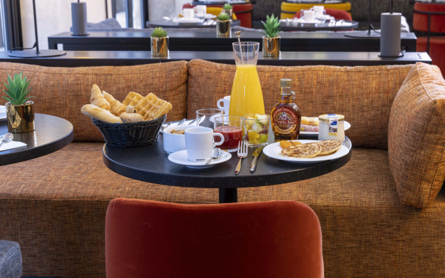 Le 12 Hotel