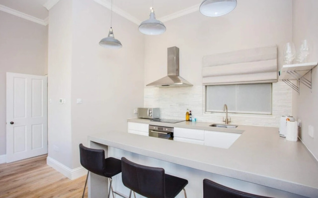Modern & Spacious 1 Bedroom Apartment in London