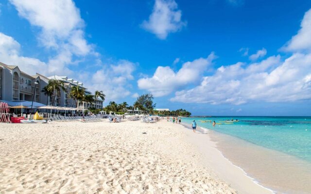 Hampton by Hilton Grand Cayman Seven Mile Beach