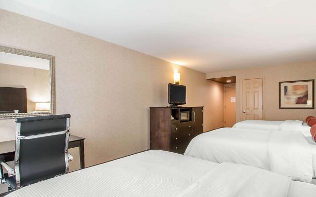 Clarion Inn Elmhurst - Oak Brook near I-88, I-290, I-294