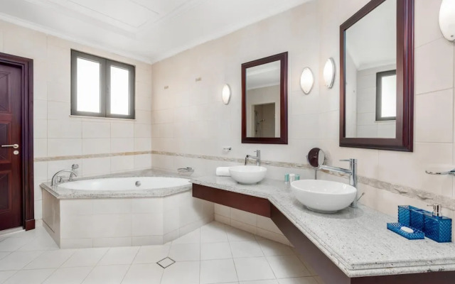 Exclusive 4BR Villa w Private Pool Beach