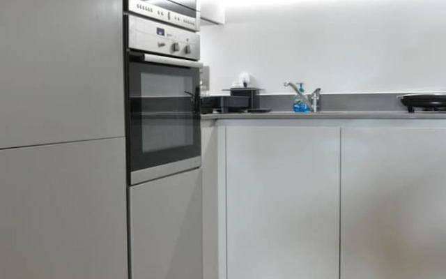 Modern 1 Bedroom Apartment in Brixton With Balcony