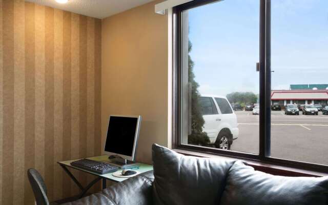 Super 8 by Wyndham Eau Claire WI