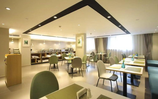 Home Inn & Suites (Harbin Ice and Snow World Sunac Mall Park Store)