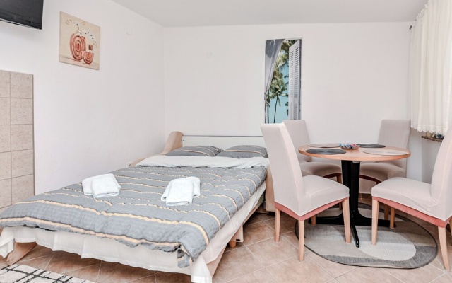 Apartments Ladika