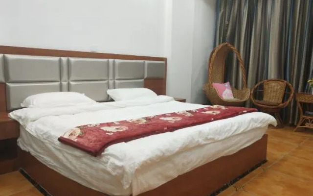 Fuxian Lake Jinhuyuan Hotel (Gushan Scenic Area)