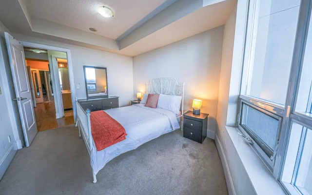 Lake View Luxury Condo by Elite Suites