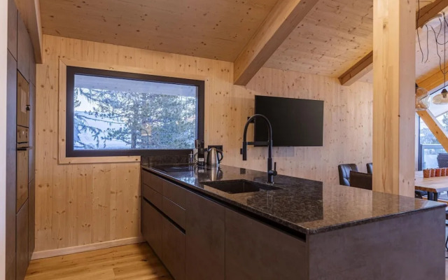 Superior Chalet With Sauna and hot tub