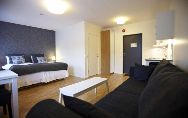 Riverside Hotel & Apartments
