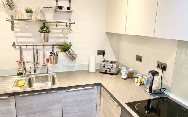 2-bed Apartment Parking Deep Cleaned Professionally