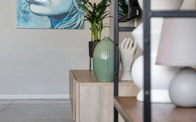 Sea-facing Apartment at Adelphi Galleria