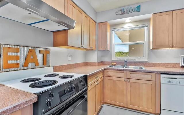 2 Bed 2 Bath Centrally Located